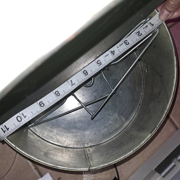 FABULOUS FIND! VINTAGE 1950s XL Metal Peoria Cake Plate Cake Carrier - Picture 9 of 10